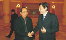 時任國家質檢總局黨組成員、中國國家認證認可監督管理委員會主任孫大偉與時任中國質量檢驗協會會長李保國親切握手