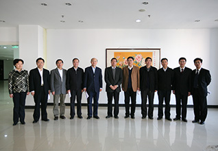 時任國家質檢總局局長、黨組書記王勇(右六,現任國務委員),時任國家質檢總局副局長、黨組副書記支樹平(右七,現任國家質檢總局局長、黨組書記),國家質檢總局黨組成員、駐總局紀檢組組長王煒(右八)等領導在“全國質量知識競賽”復賽現場親切接見中國質量檢驗協會工作人員。